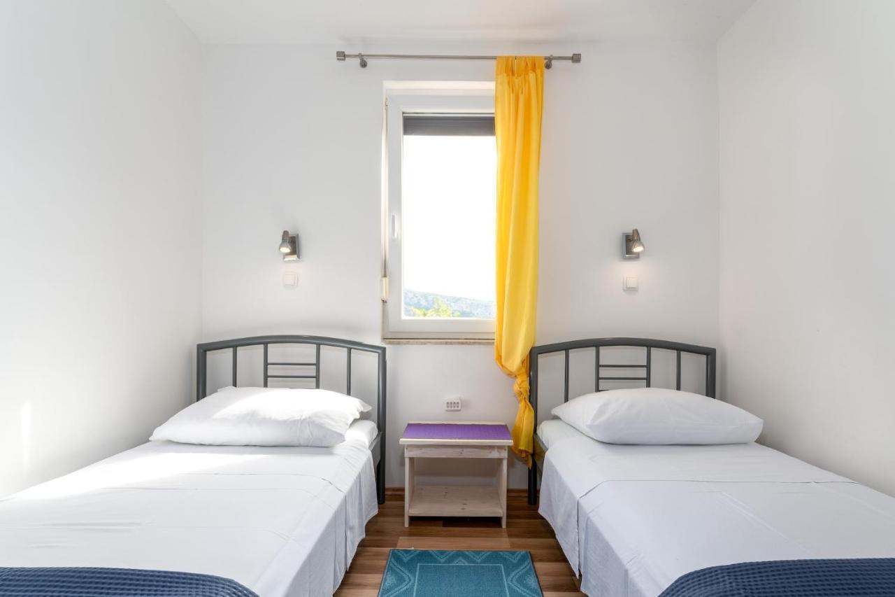Apartments With A Parking Space Baska, Krk - 13907 Extérieur photo